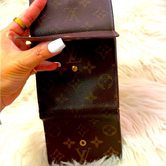 Louis Vuitton Double Mono Snap Wallet. Serial #: TH1917 - Picture 7 of 12